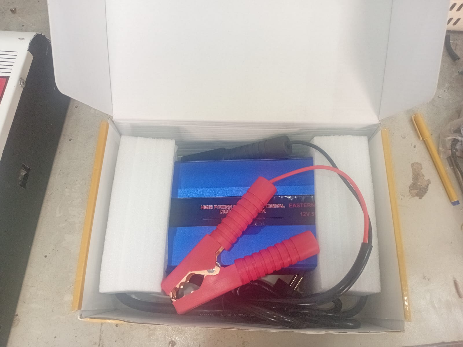 EASTERN GOLD 12V 50AMP BATTERY CHARGER - Image 2