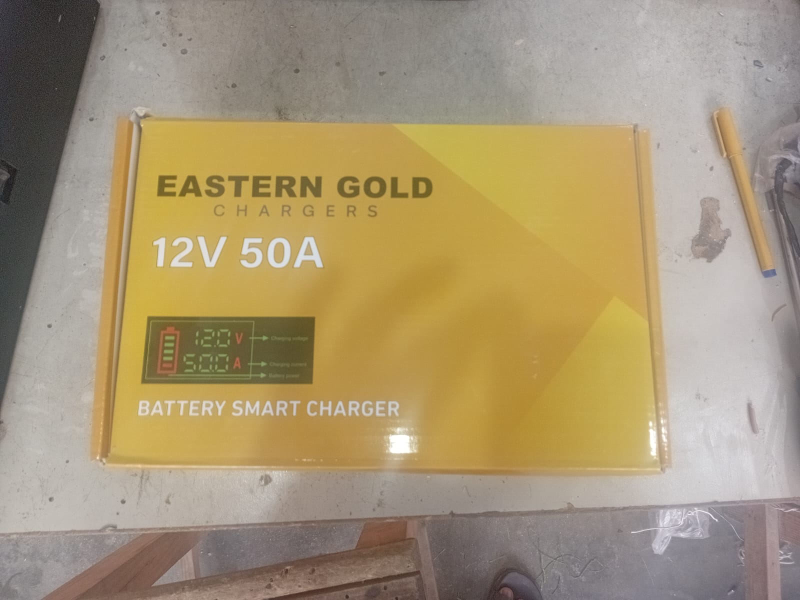 EASTERN GOLD 12V 50AMP BATTERY CHARGER